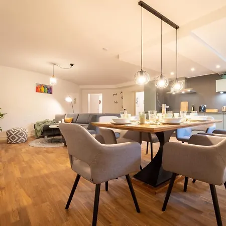 Apartment Dreamcation - Ehemaliges Pfarrhaus, 3d-tour, Netflix, Terrasse, Bbq, Küche, 130qm *