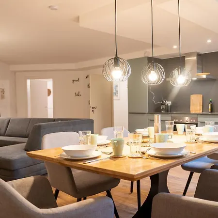 Dreamcation - Ehemaliges Pfarrhaus, 3d-tour, Netflix, Terrasse, Bbq, Küche, 130qm Apartment *