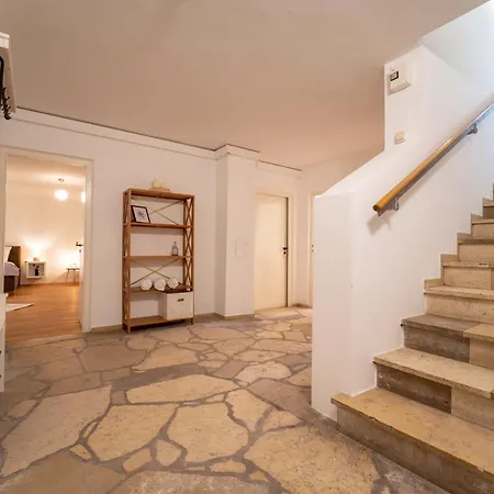 Apartment Dreamcation - Ehemaliges Pfarrhaus, 3d-tour, Netflix, Terrasse, Bbq, Küche, 130qm *