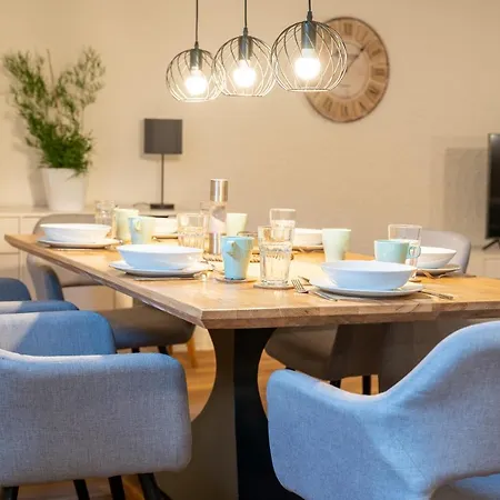 Dreamcation - Ehemaliges Pfarrhaus, 3d-tour, Netflix, Terrasse, Bbq, Küche, 130qm Apartment *